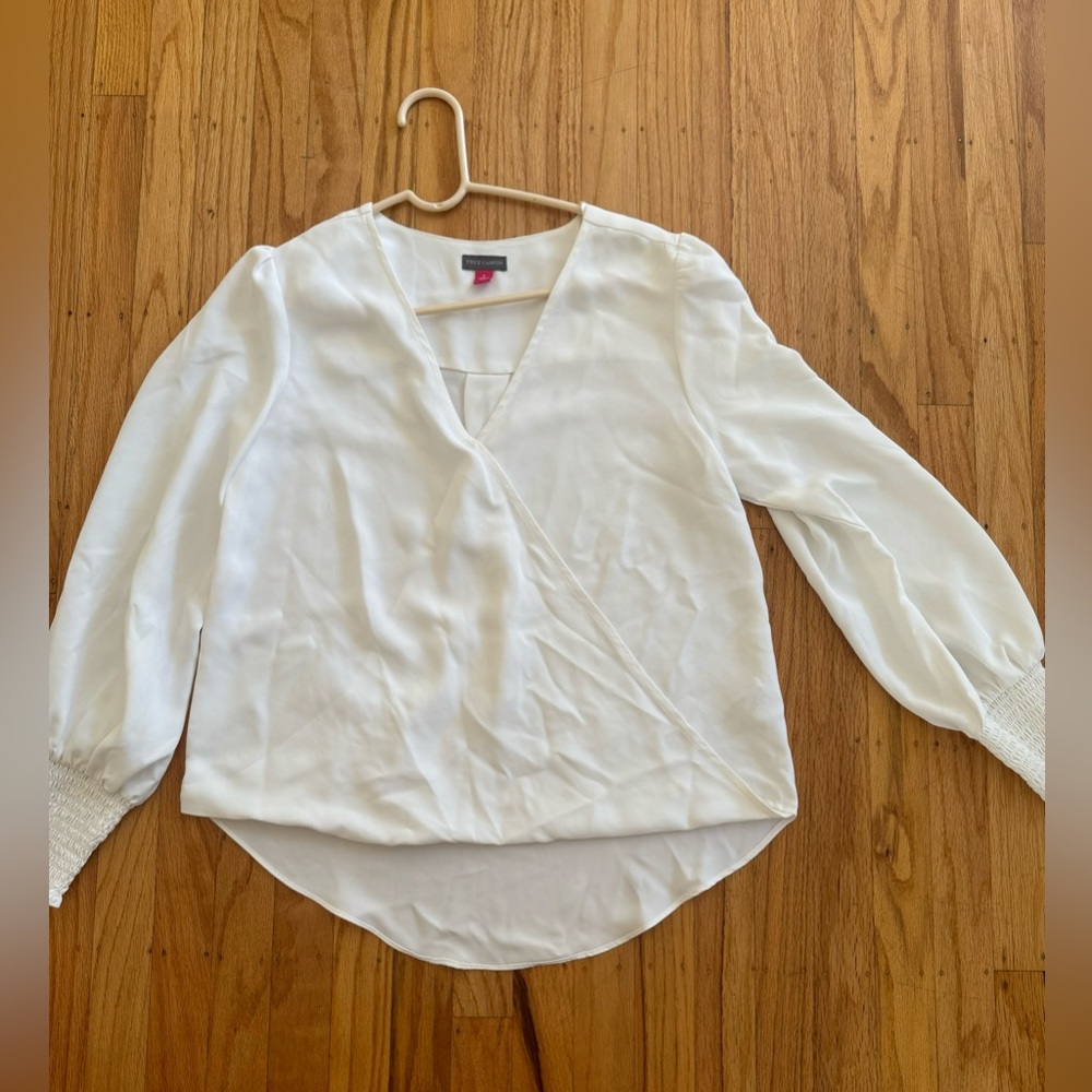NWOT White Balloon Sleeve Vince Camuto Blouse with Front Closure Button Size S